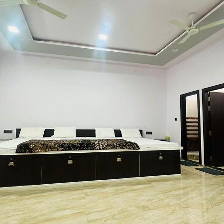 Hotel Rudra Residency Near Railway Station Mathura Bagian luar foto