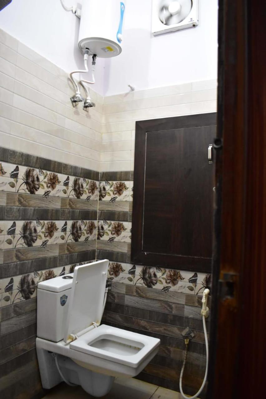 Hotel Rudra Residency Near Railway Station Mathura Bagian luar foto