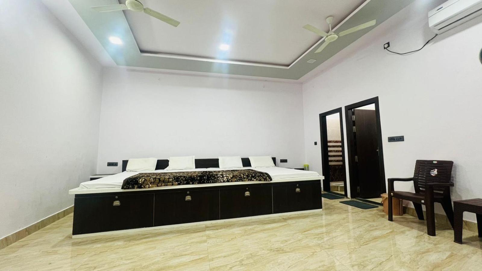 Hotel Rudra Residency Near Railway Station Mathura Bagian luar foto