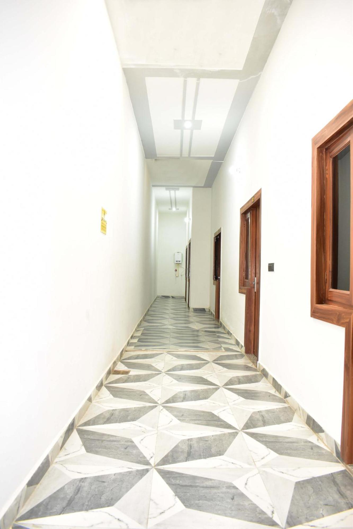 Hotel Rudra Residency Near Railway Station Mathura Bagian luar foto
