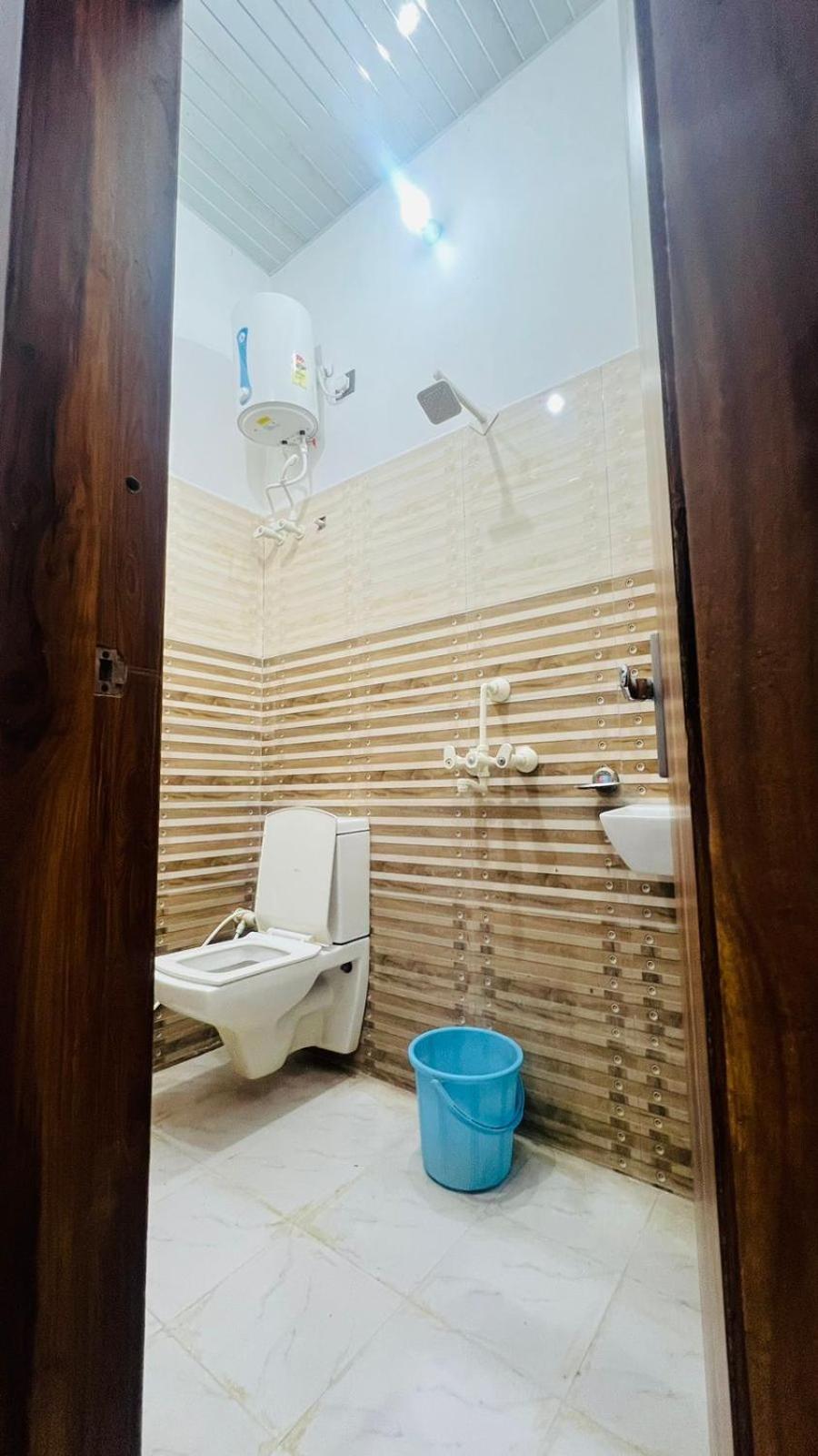 Hotel Rudra Residency Near Railway Station Mathura Bagian luar foto