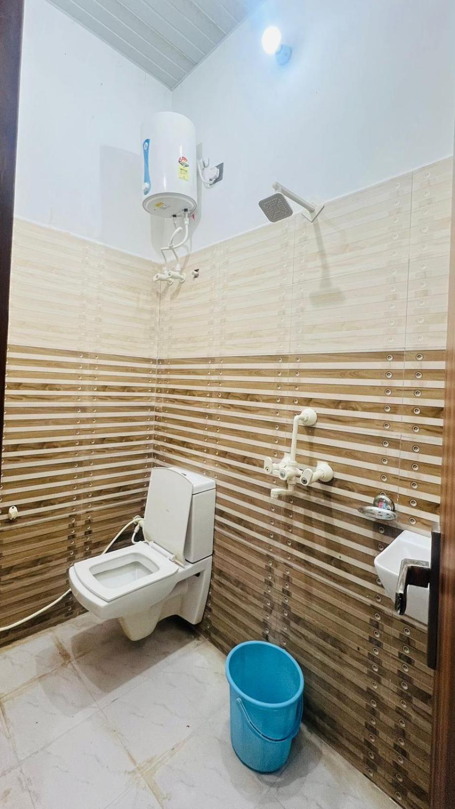 Hotel Rudra Residency Near Railway Station Mathura Bagian luar foto