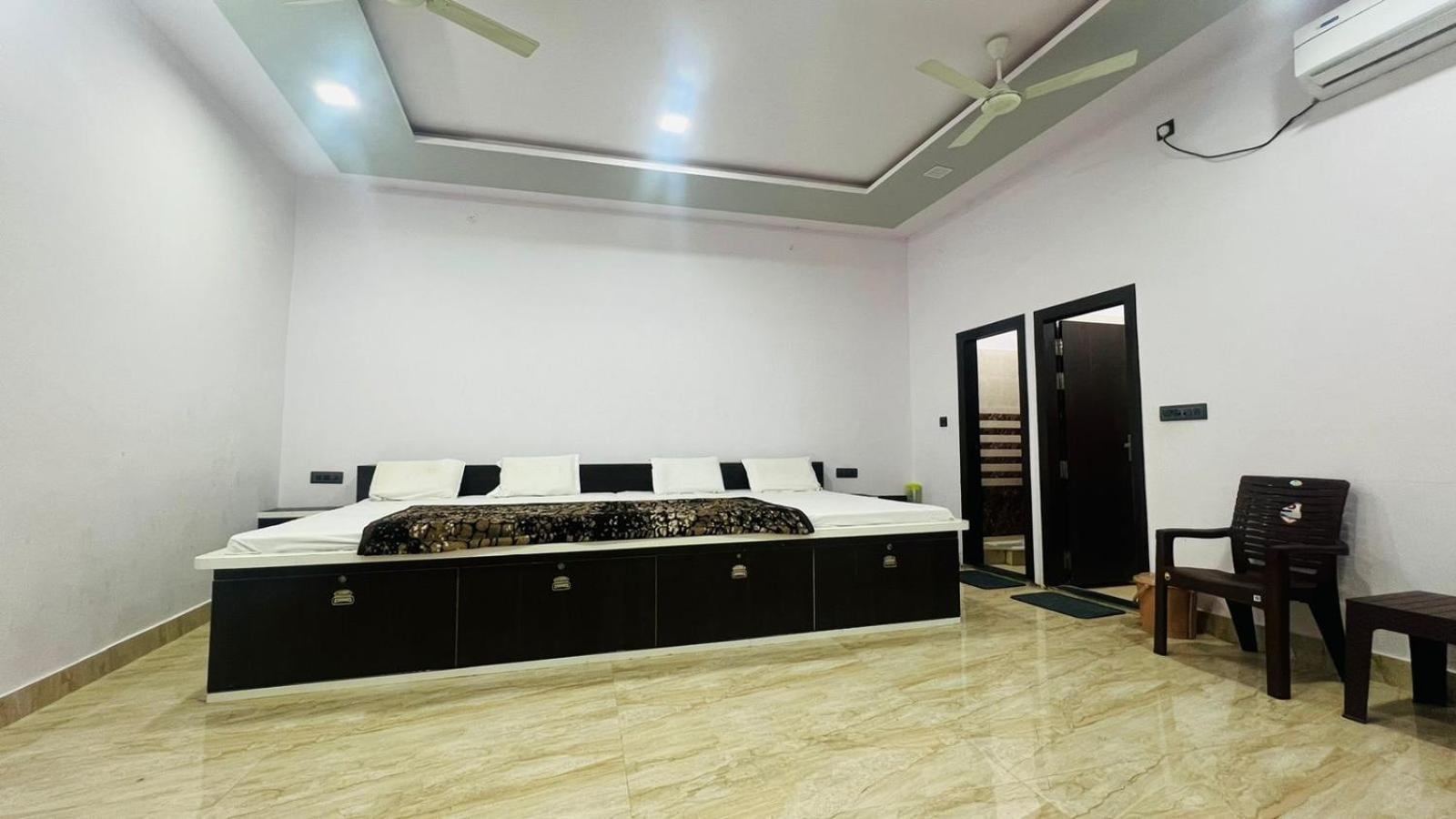 Hotel Rudra Residency Near Railway Station Mathura Bagian luar foto
