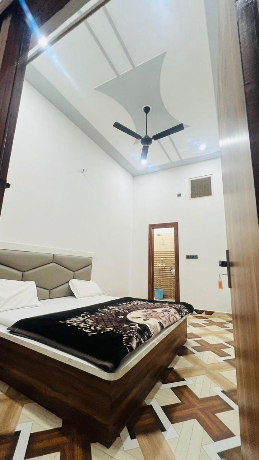 Hotel Rudra Residency Near Railway Station Mathura Bagian luar foto