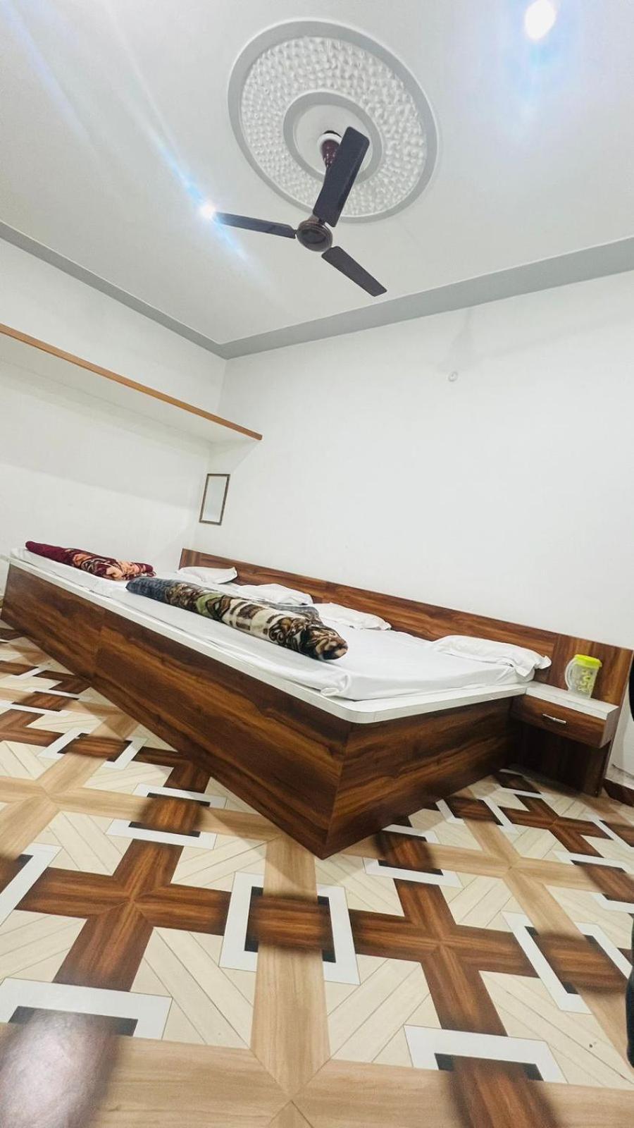 Hotel Rudra Residency Near Railway Station Mathura Bagian luar foto
