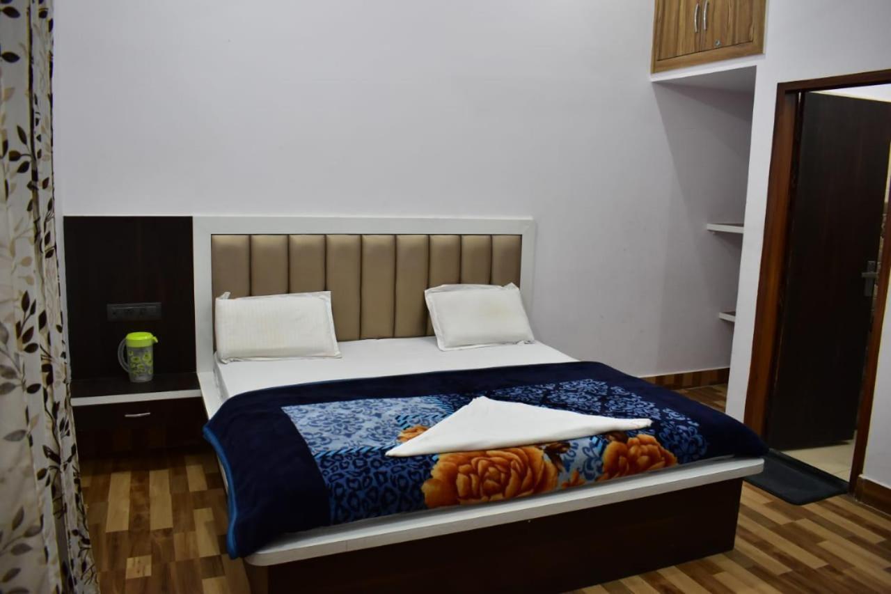 Hotel Rudra Residency Near Railway Station Mathura Bagian luar foto
